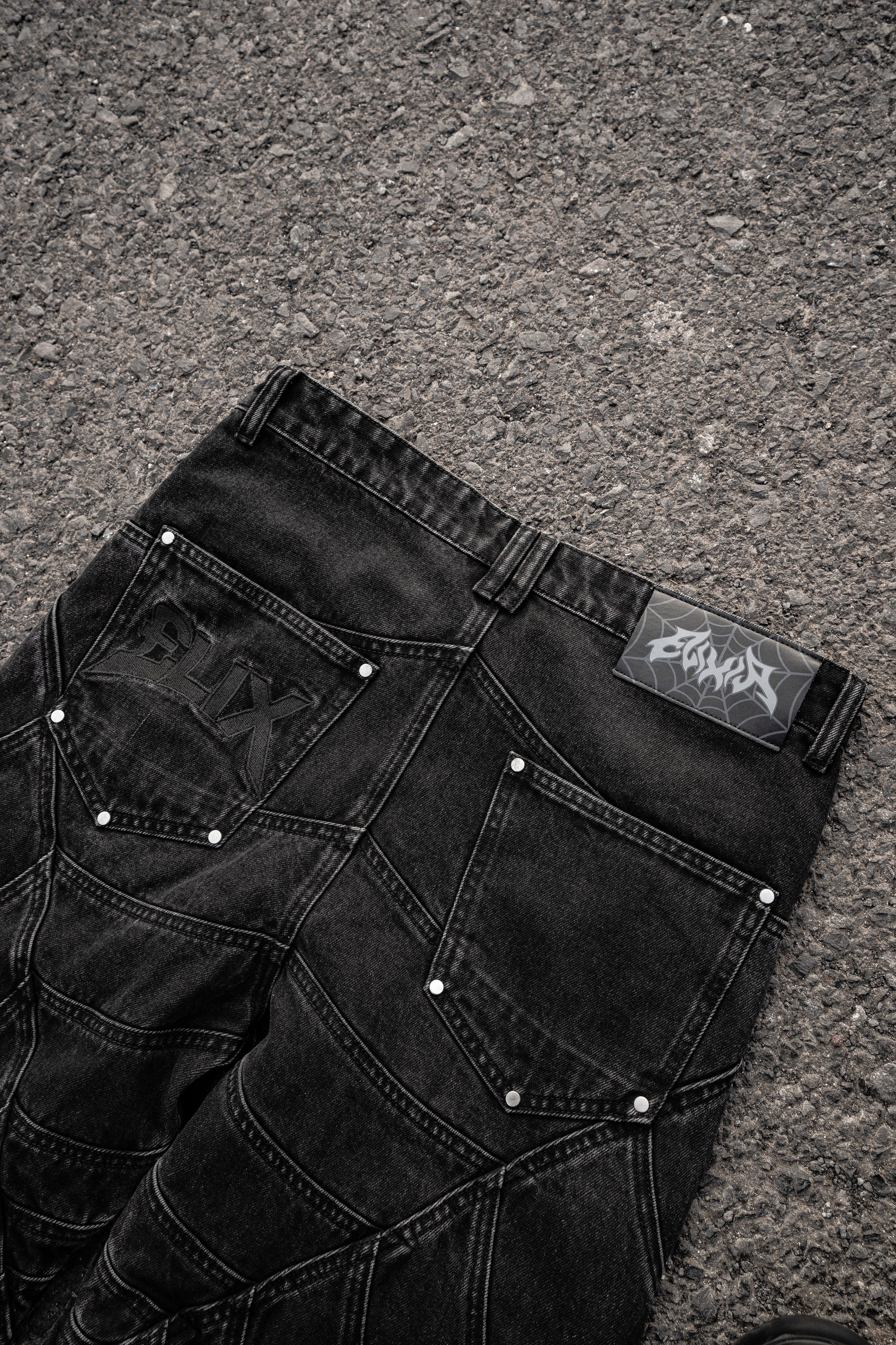 Obsidian Arc Sweatpants